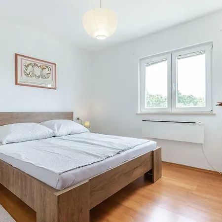 Iva Apartmán *